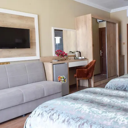 招待所 Golden Palms & Cafe