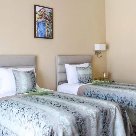 Golden Palms & Cafe 法马古斯塔