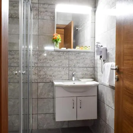 Golden Palms & Cafe 招待所