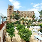 Golden Palms & Cafe بيت ضيافة فاماغوستا