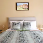 بيت ضيافة Golden Palms & Cafe 4*