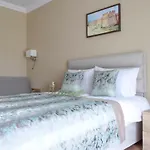 Golden Palms & Cafe بيت ضيافة فاماغوستا
