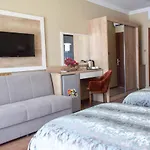 بيت ضيافة Golden Palms & Cafe