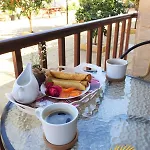 بيت ضيافة Golden Palms & Cafe