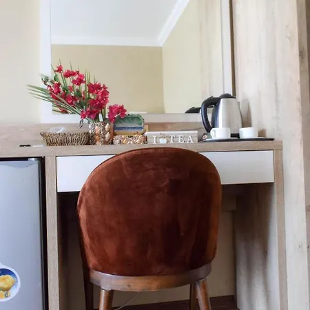 Golden Palms & Cafe בית הארחה פמגוסטה