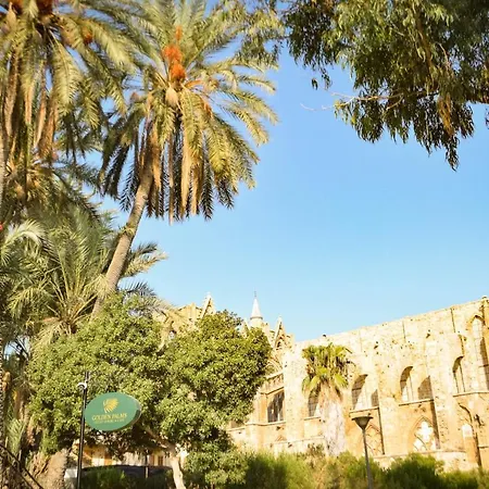 בית הארחה Golden Palms & Cafe פמגוסטה