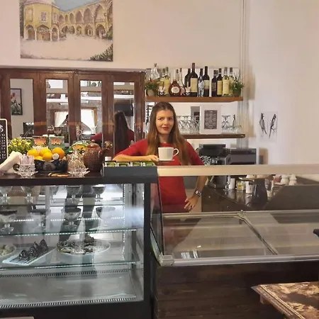 Golden Palms & Cafe 4*