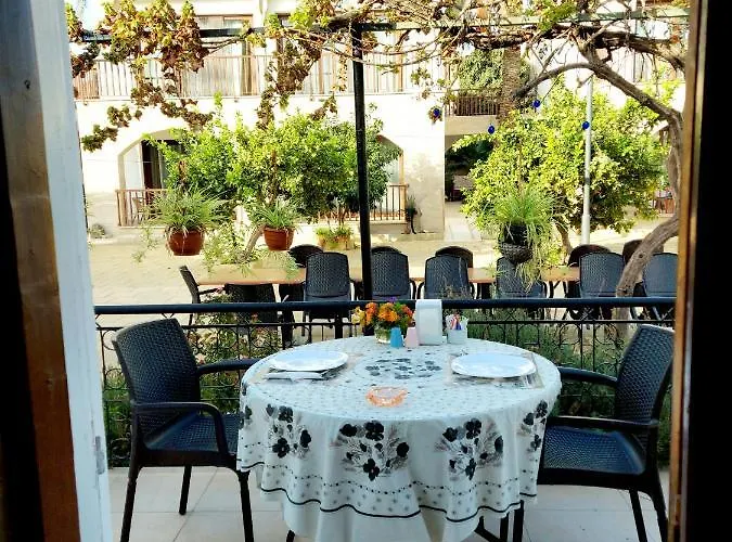 Golden Palms & Cafe Pensjonat Famagusta (Northern Cyprus)