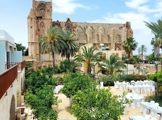 Golden Palms & Cafe Πανσιόν Αμμόχωστος