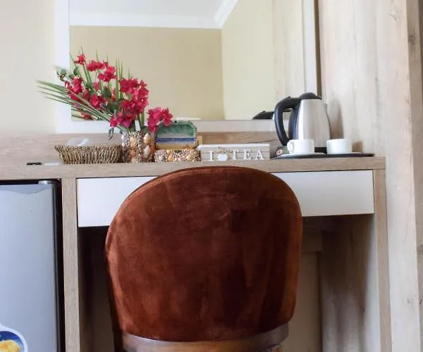 Golden Palms & Cafe Πανσιόν Αμμόχωστος