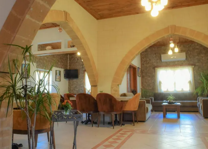 Golden Palms & Cafe Pensjonat 4*