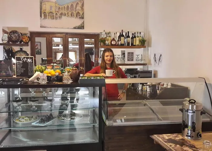 Golden Palms & Cafe 4*