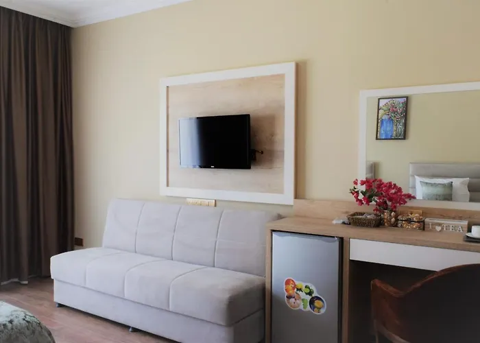 Golden Palms & Cafe 4*