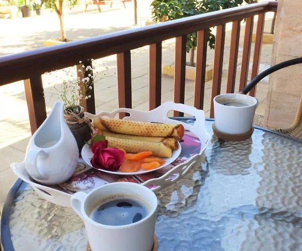 Pensjonat Golden Palms & Cafe